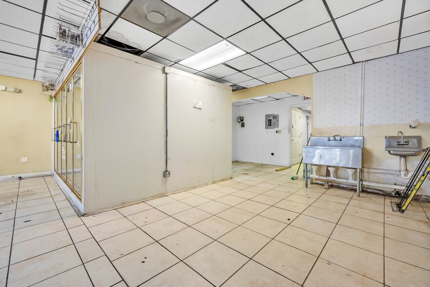 More Photos Of 1224 NE 163rd St, North Miami Beach Storefront Retail Office For Lease