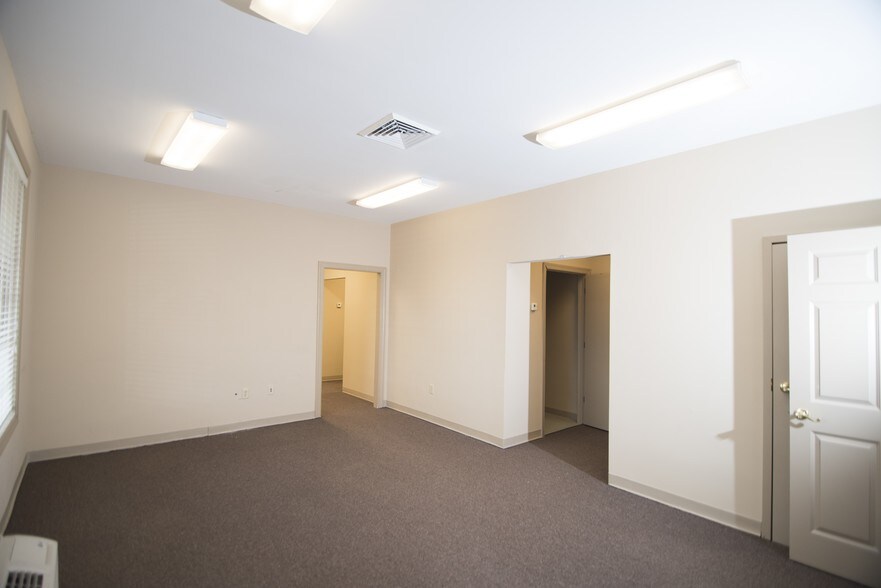 More Photos Of 6478 Putnam Ford Dr, Woodstock Office For Lease