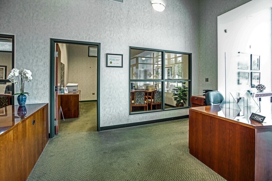 More Photos Of 3641-3643 Coolidge Ct, Tallahassee Bank For Sale