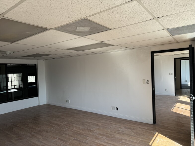 More Photos Of 1138-1140 S Broadway, Los Angeles Storefront Retail Office For Lease