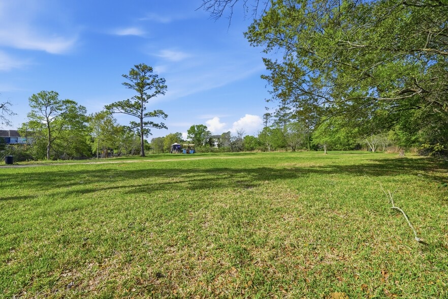 More Photos Of 2914 Old Highway 146, La Porte Bar For Sale