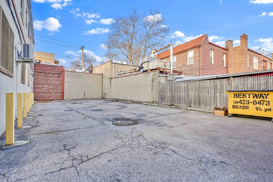 More Photos Of 4557 Bell Blvd, Bayside Medical For Lease