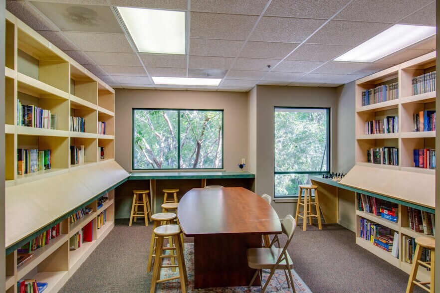 More Photos Of 5 Dunmore Ct, Hilton Head Office Residential For Sale