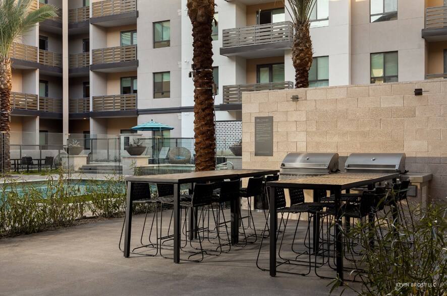 More Photos Of 2040-2060 N Scottsdale Rd, Scottsdale Apartments For Lease