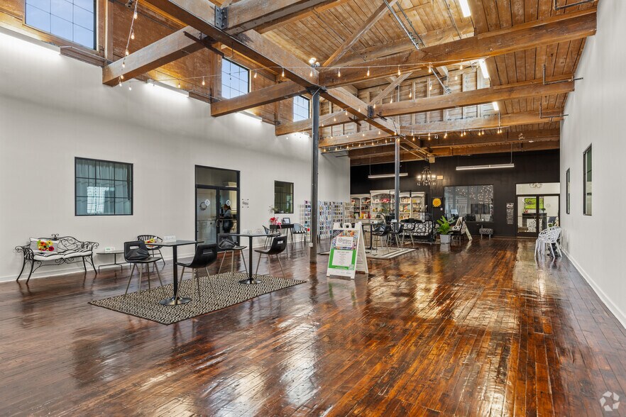 More Photos Of 610 Elm St, McKinney Loft Creative Space For Lease
