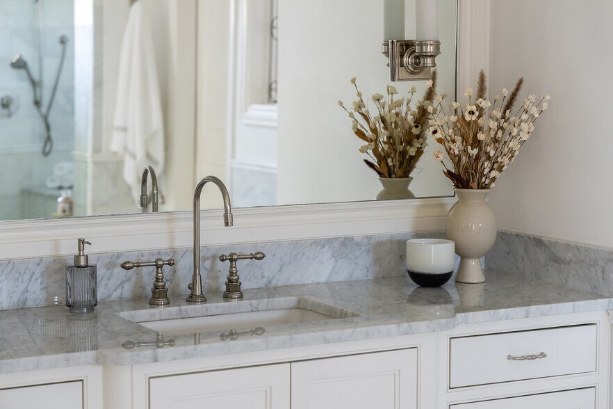 More Photos Of 1810 W 35th St, Austin Specialty For Sale