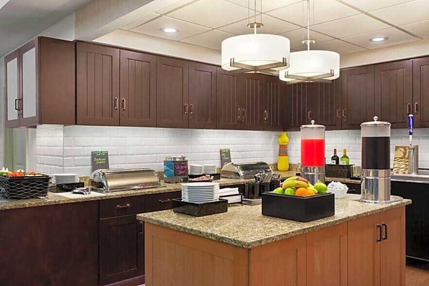 More Photos Of 9169 Markville Dr, Dallas Hotel For Sale