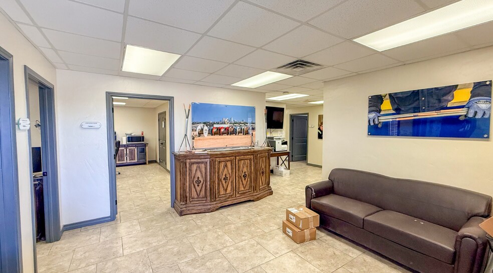 More Photos Of 1409 E County Road 120, Midland Warehouse For Lease