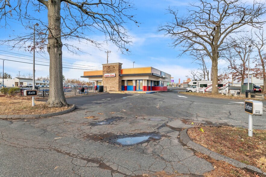 More Photos Of 1535 Memorial Dr, Chicopee Restaurant For Sale