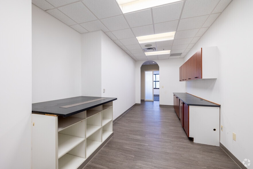 More Photos Of 9530 Marketplace Rd, Fort Myers Office For Lease