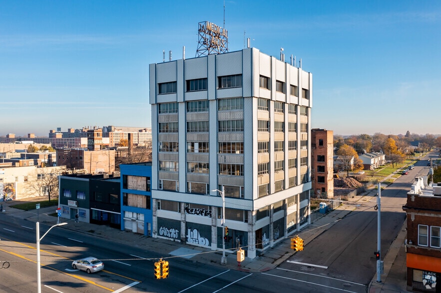More Photos Of 13700 Woodward Ave, Highland Park Office For Sale