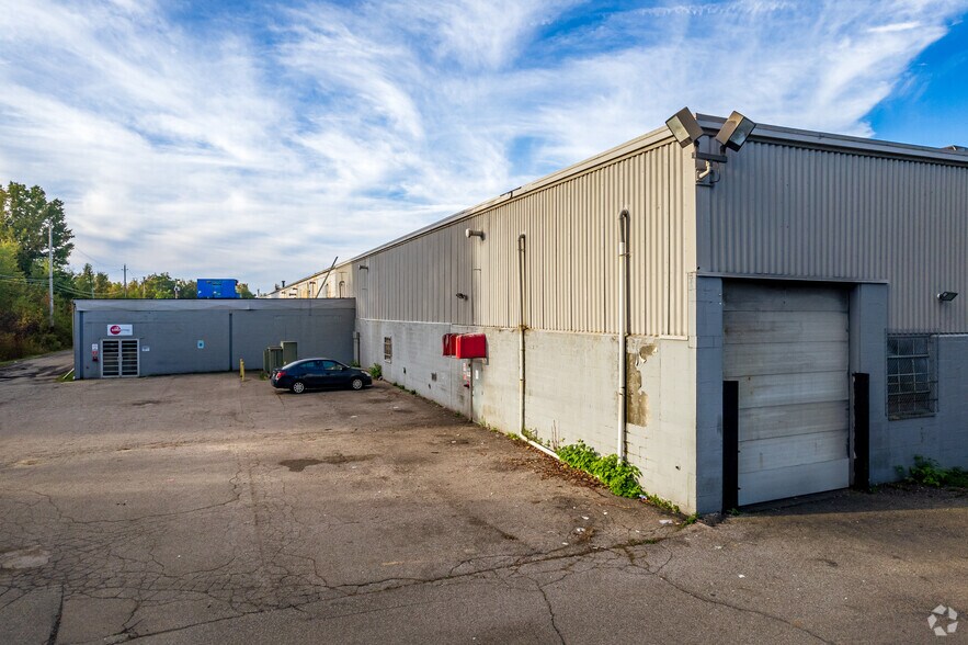More Photos Of 225 Hubbard Rd, Youngstown Warehouse For Lease