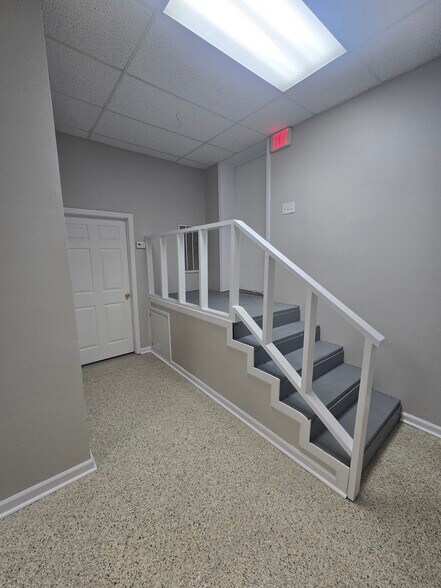 More Photos Of 127 S Water Ave, Gallatin Office Residential For Lease