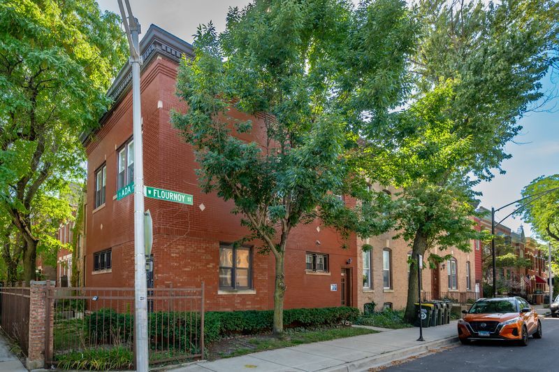 More Photos Of 1333 W Flournoy St, Chicago Apartments For Sale