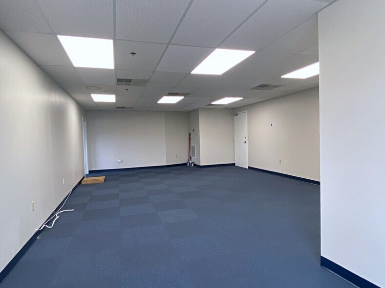 More Photos Of 76 Winn St, Woburn Office For Lease