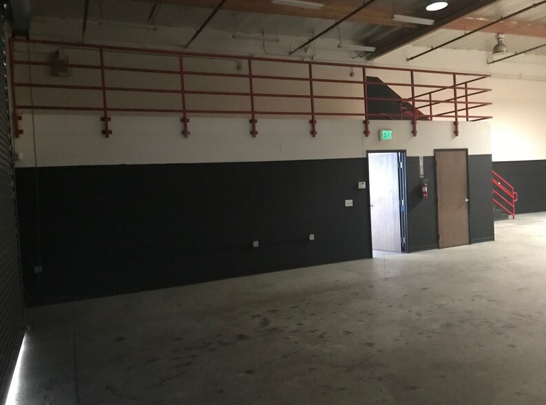 More Photos Of 41665 Eastman Dr, Murrieta Warehouse For Lease