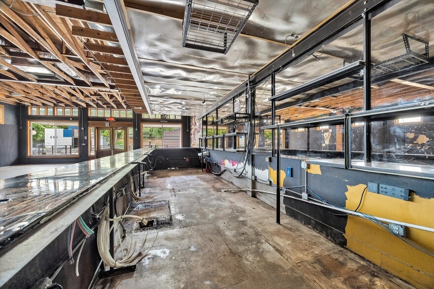 More Photos Of 4218 Washington Ave, Houston Bar For Sale
