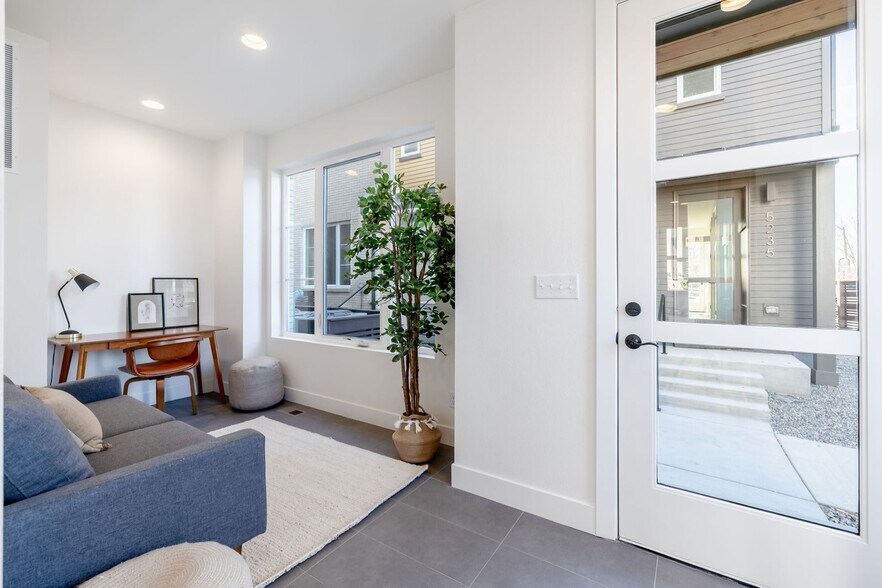 More Photos Of 2900 W Parkside Pl, Denver Apartments For Sale