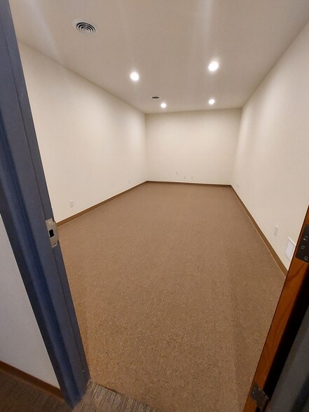 More Photos Of 825 Lexington Blvd, Fort Atkinson Freestanding For Lease