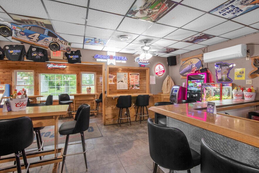 More Photos Of 14351 NE 78th St, Foley Restaurant For Sale