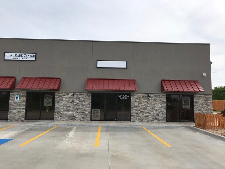 More Photos Of 1904 W Iola St, Broken Arrow Warehouse For Lease