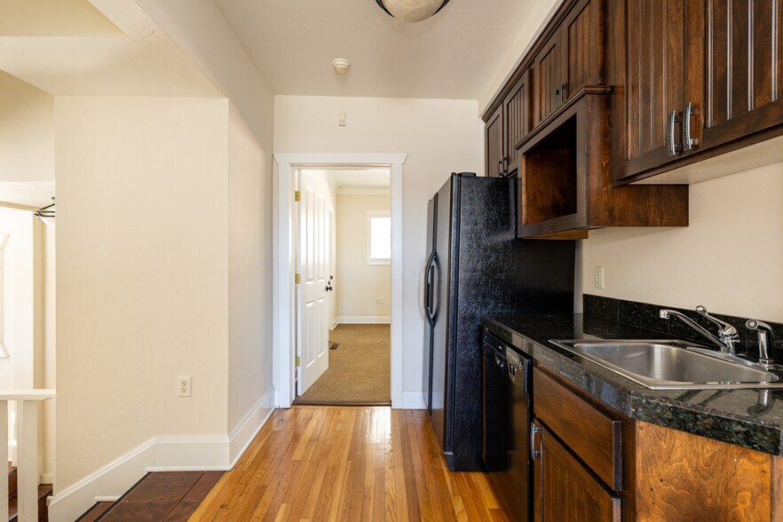 More Photos Of 717 W Riordan Rd, Flagstaff Storefront Retail Office For Sale