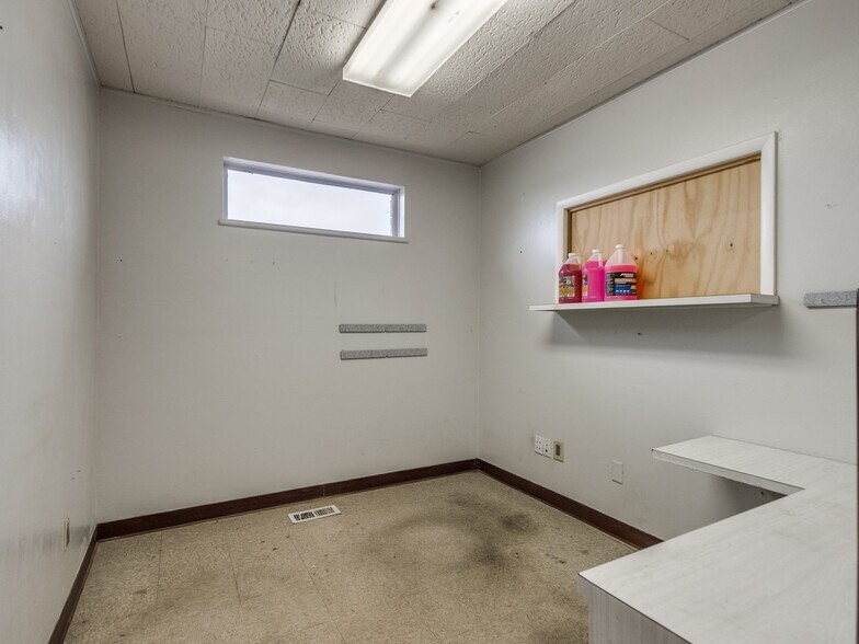 More Photos Of 5835 S Pennsylvania Ave, Oklahoma City Medical For Sale