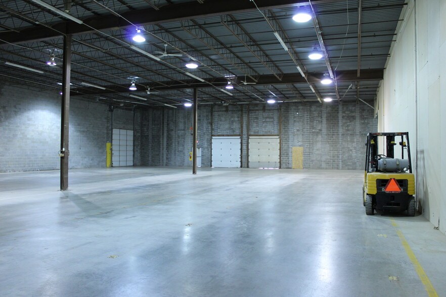 More Photos Of 3320 Terminal Dr, Eagan Distribution For Sale