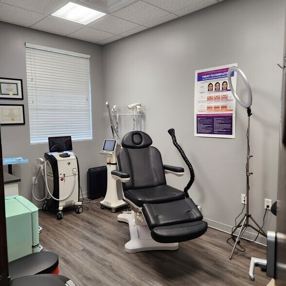 More Photos Of 8732 W Fountain Ave, Tampa Medical For Lease