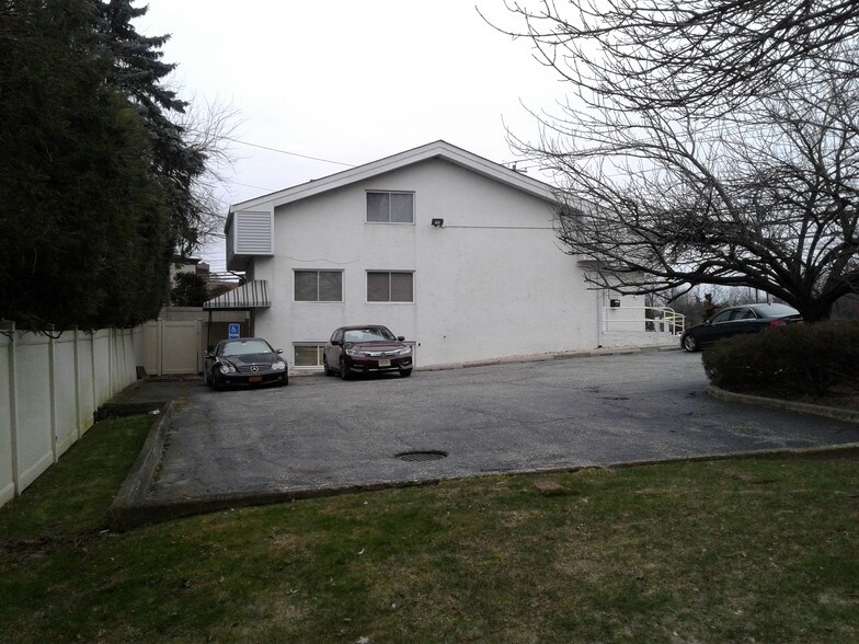 More Photos Of 811 Old Country Rd, Plainview Office Residential For Lease