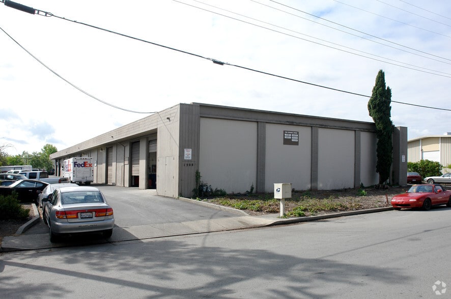 More Photos Of 1308 Dynamic St, Petaluma Flex For Lease