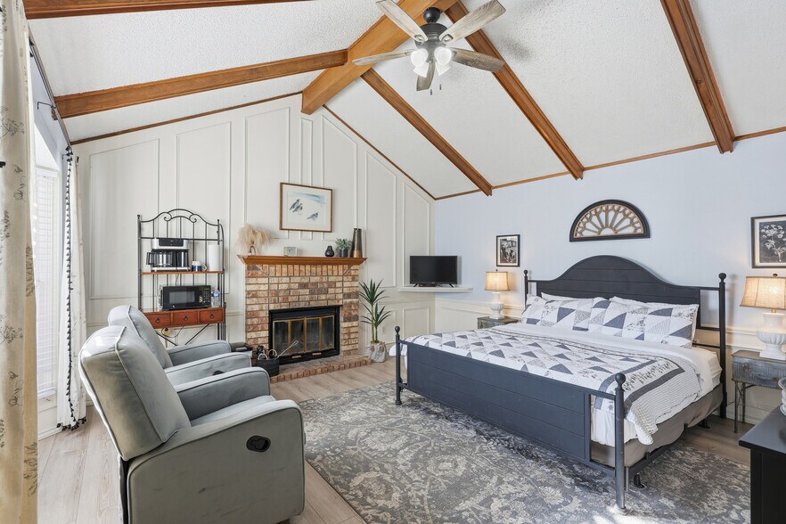 More Photos Of 201 N State St, Fort Davis Hotel For Sale