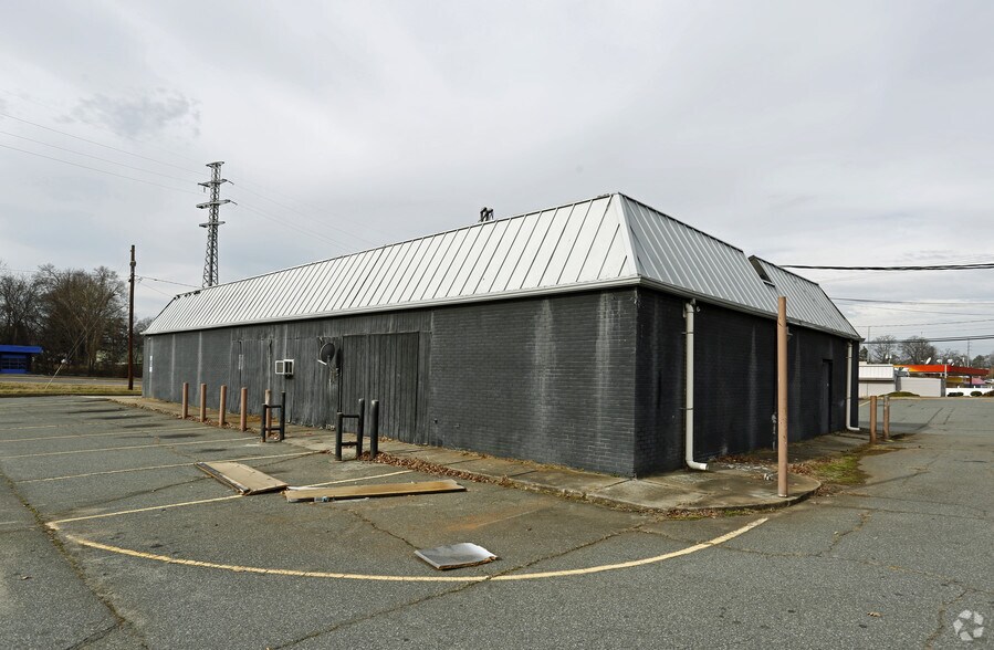 More Photos Of 3730 Brookshire Blvd, Charlotte Freestanding For Sale