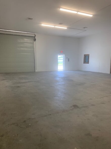 Primary Photo Of 3037 SW 3rd Ter, Okeechobee Showroom For Lease