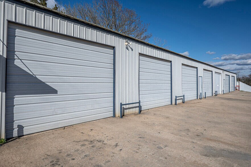 More Photos Of 11206 N Broadway Ave, Ada Warehouse For Sale