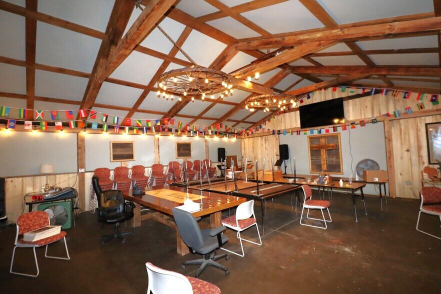 More Photos Of 3600 Ellis Ave, Ashland Flex For Sale