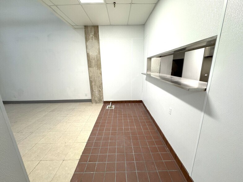 More Photos Of 100-112 W 9th St, Los Angeles Office For Lease