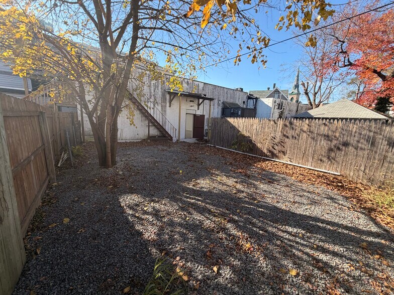 More Photos Of 527 Monmouth St, Gloucester City Storefront Retail Office For Lease