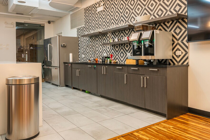 More Photos Of 420 W Huron St, Chicago Loft Creative Space For Sale