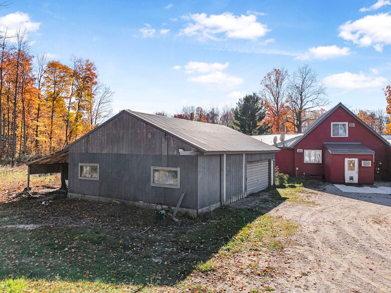 More Photos Of 10422 Cadillac Hwy, Thompsonville Hotel For Sale