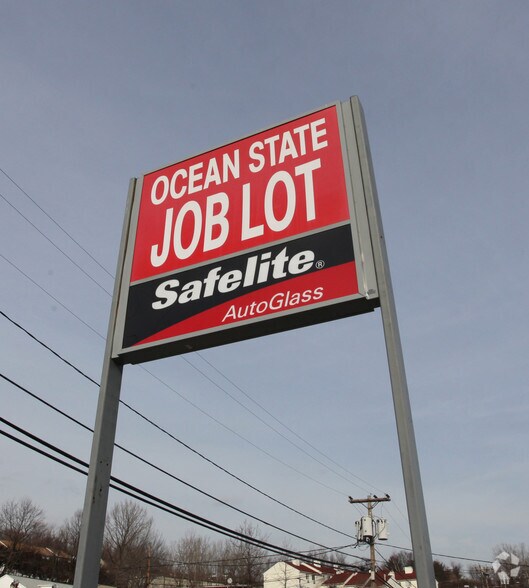 More Photos Of 771 Lakewood Rd, Waterbury Freestanding For Sale