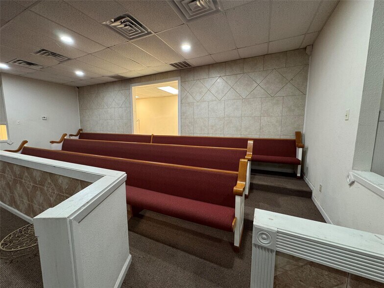 More Photos Of 1427 Russell Rd, Shreveport Office For Sale