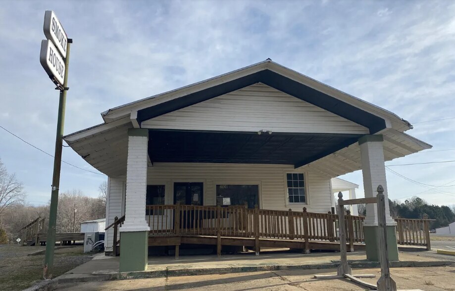 Primary Photo Of 2030 Broad Street Rd, Maidens General Retail For Lease