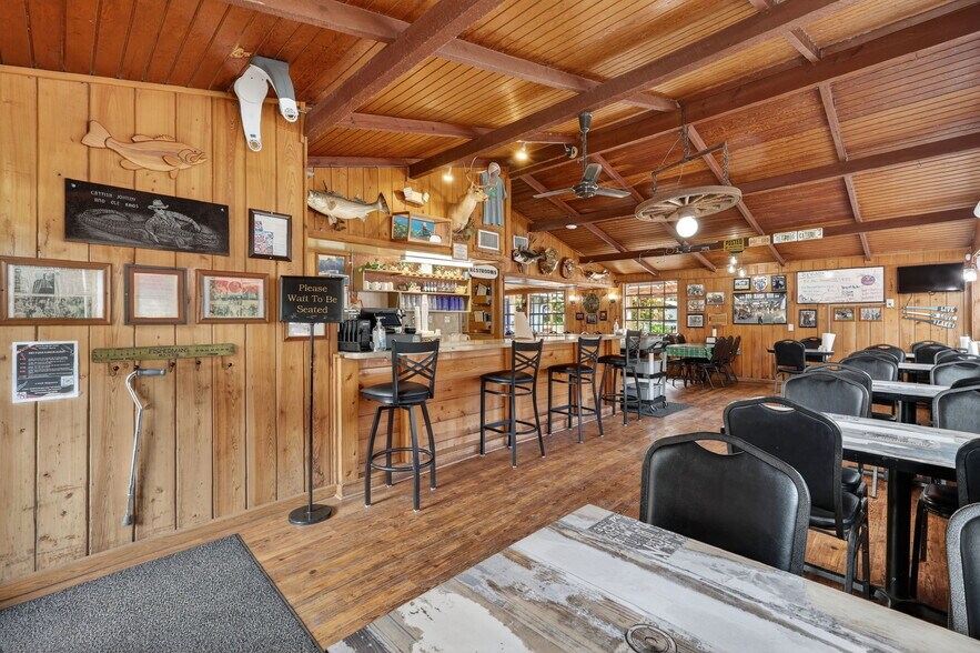 More Photos Of 2396 N Country Road 470, Lake Panasoffkee General Retail For Sale