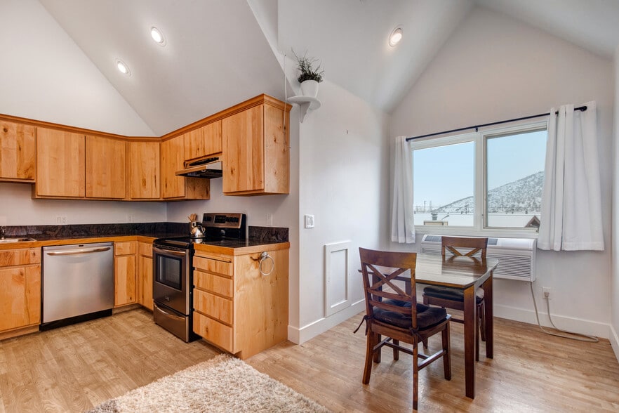More Photos Of 1469 Woodside Ave, Park City Lodge Meeting Hall For Sale
