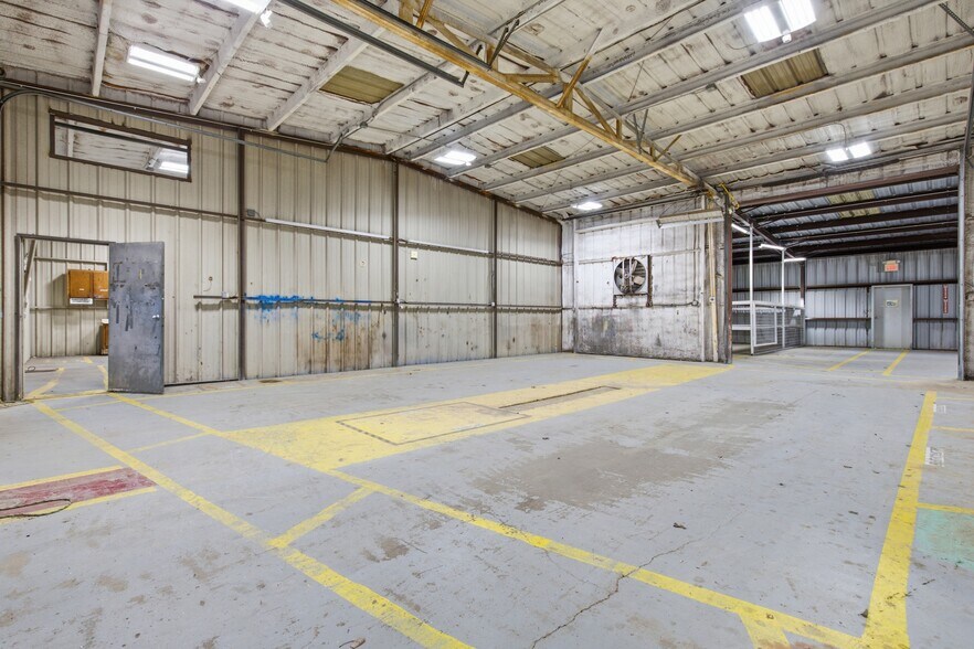 More Photos Of 1300 N Broadway Ave, Ada Warehouse For Sale