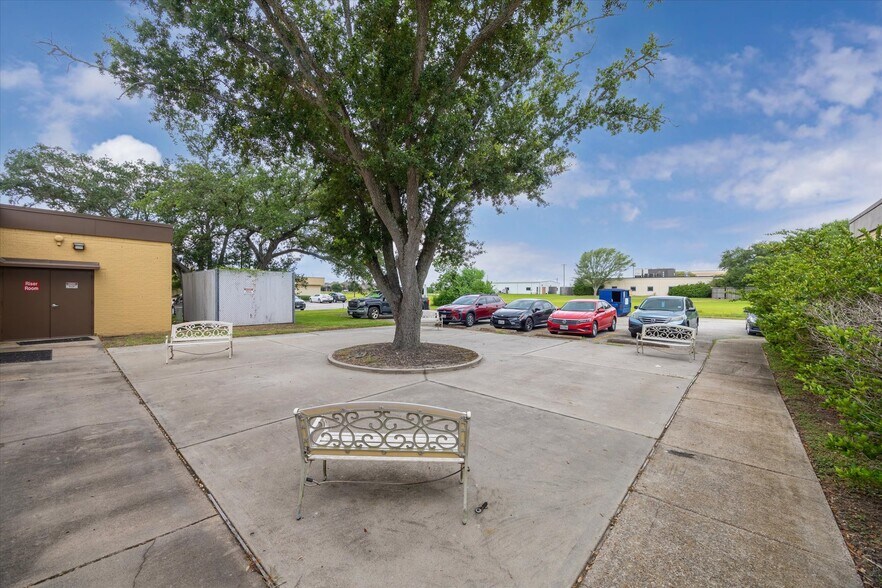 More Photos Of 6504 Memorial Dr, Texas City Medical For Sale