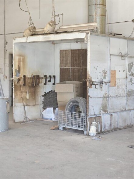 More Photos Of 2610 S Main St, Harrisonburg Warehouse For Lease