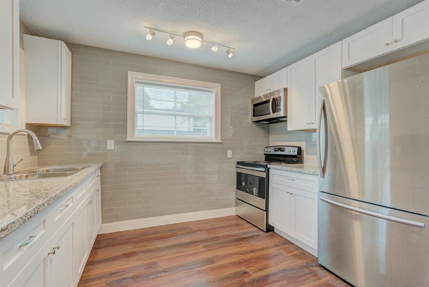 More Photos Of 2127-1 Maximilian St, Houston Apartments For Sale