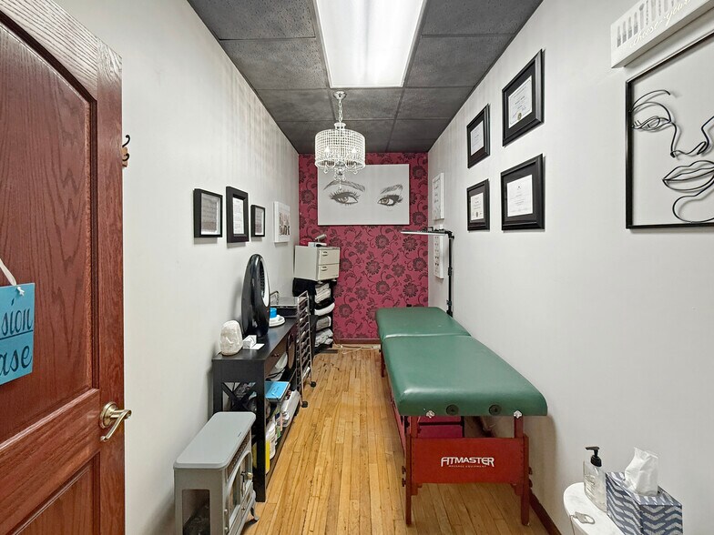 More Photos Of 112 N 2nd Ave W, Newton General Retail For Sale